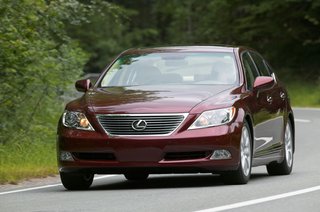 Illustration for article titled Lexus Self Parking Car Video and Review